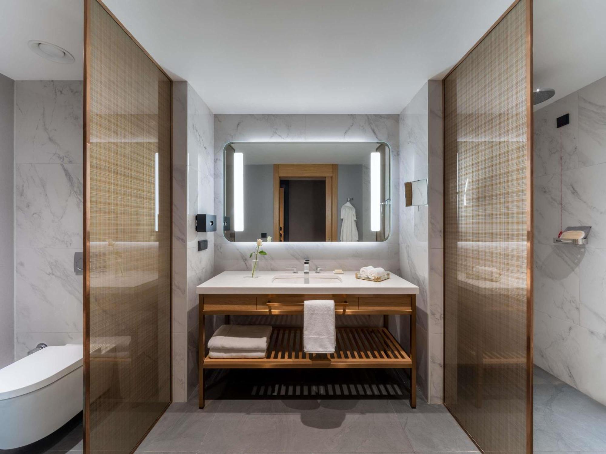 Luxury King Room,1739627888:JPEG